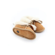 Chaussons bébé beige en peau de mouton